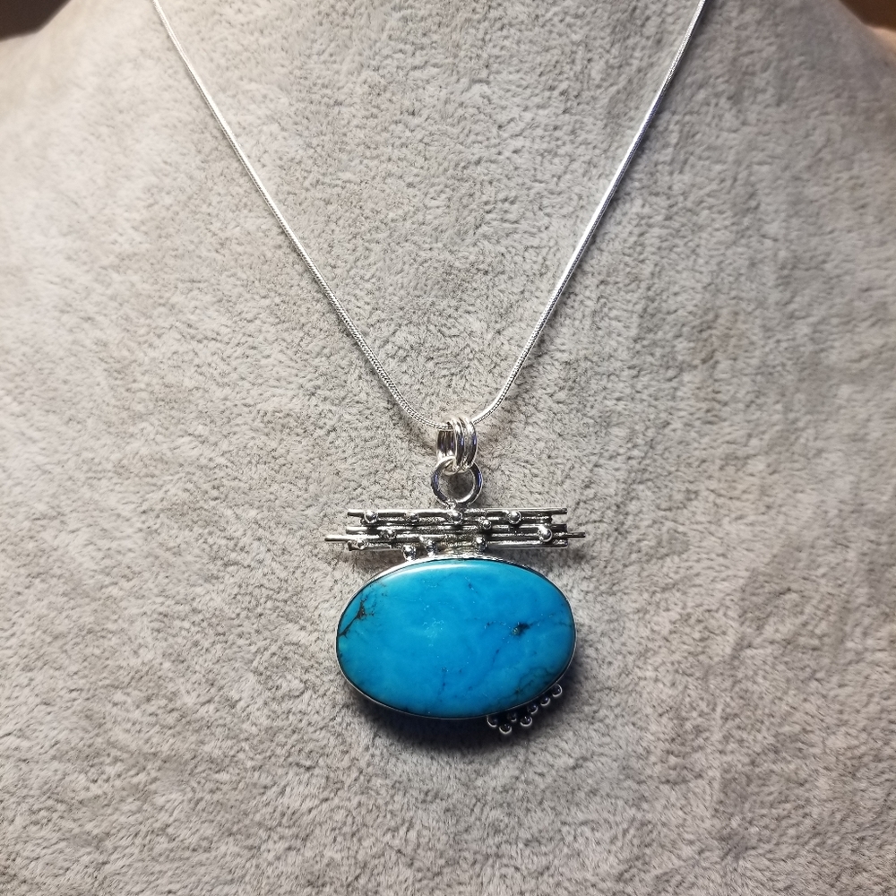 Enchanting Pendant Nwot